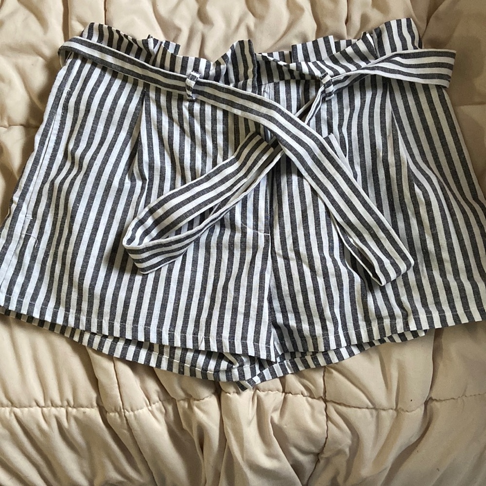 Mid rise shorts